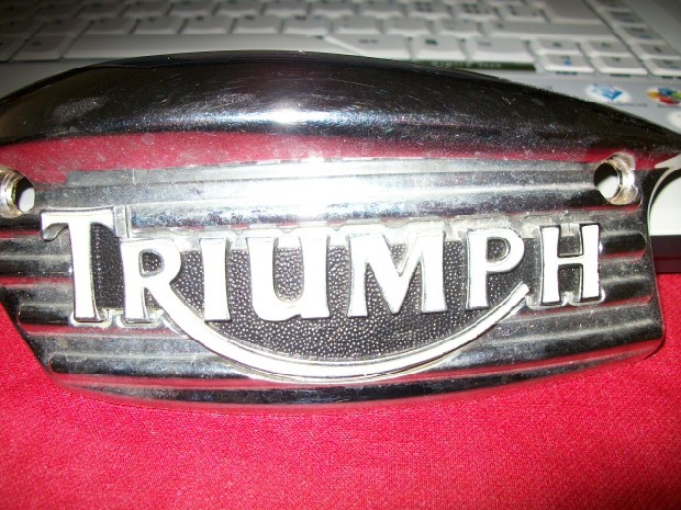 Ey Brow Tank Emblem