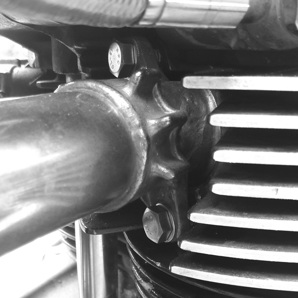 Neue Schrauben links